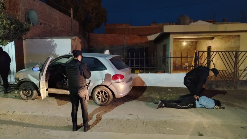 Intentó robar un auto en Comodoro y fue sorprendido adentro del vehículo: quedó detenido