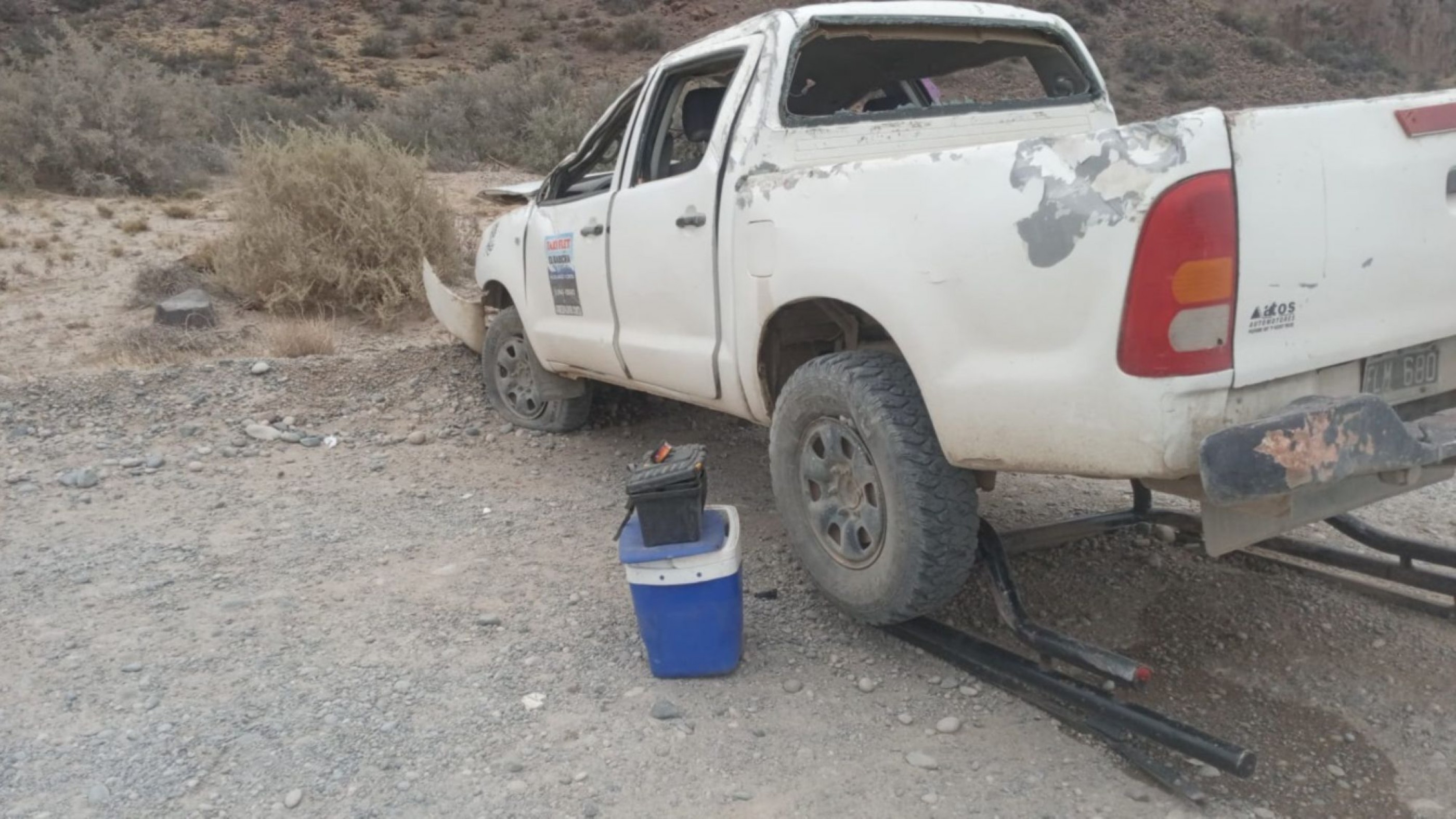 Vuelco en Ruta 25: una mujer salió despedida del vehículo y está grave