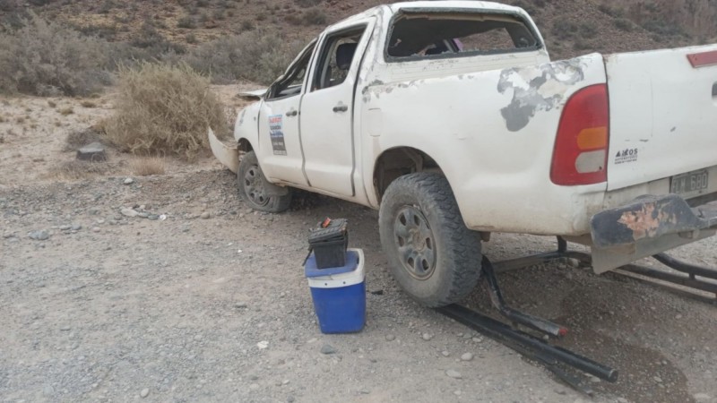 Vuelco en Ruta 25: una mujer salió despedida del vehículo y está grave