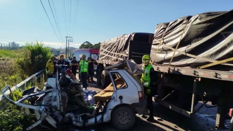 Trágico choque en Brasil: murieron una madre y su hijo argentinos tras impactar contra un camión