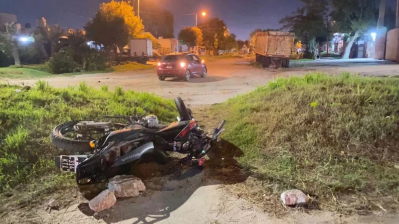 Tragedia: un adolescente de 17 años atropelló y mató a un motociclista