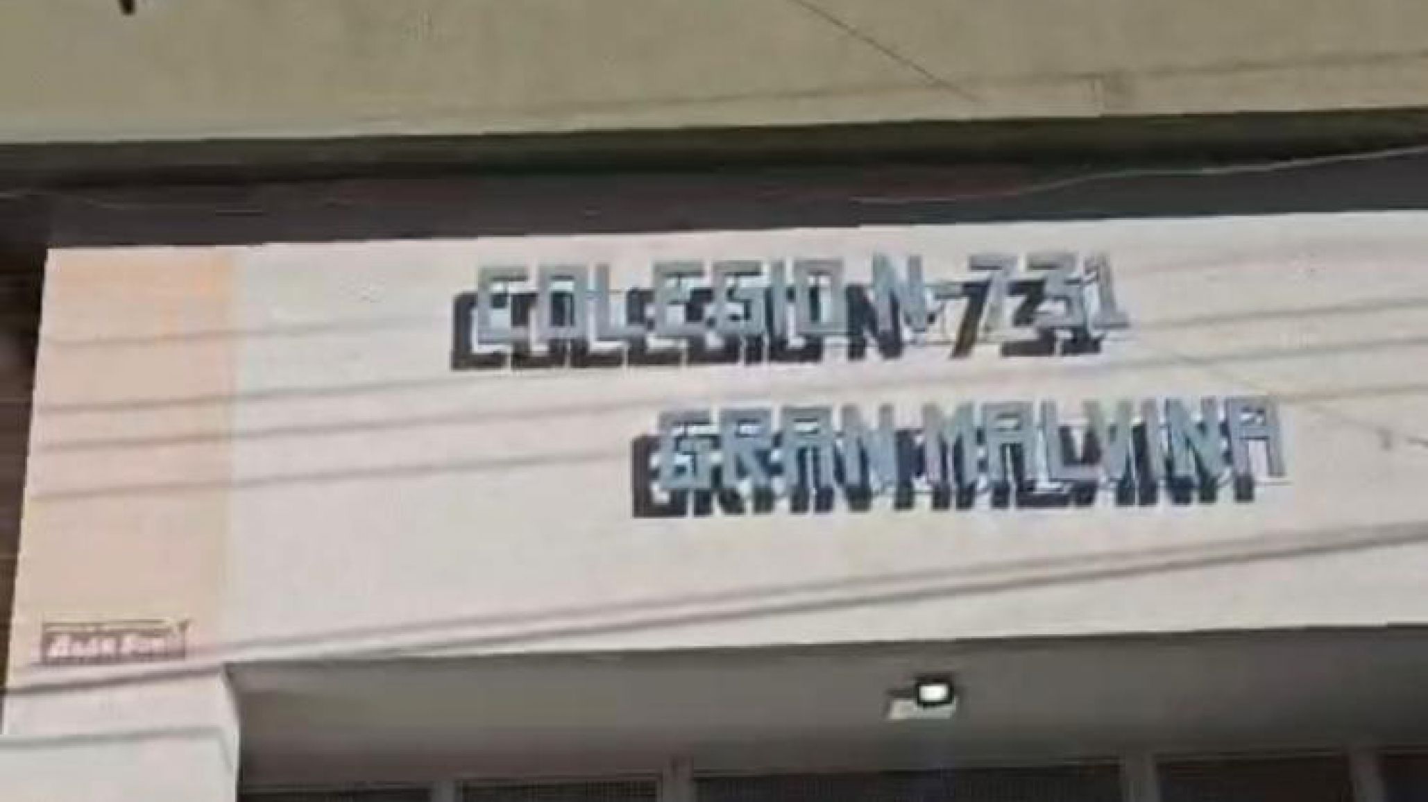 Amenazas de tiroteo: alumnos llevan los útiles en la mano o en bolsas en Comodoro