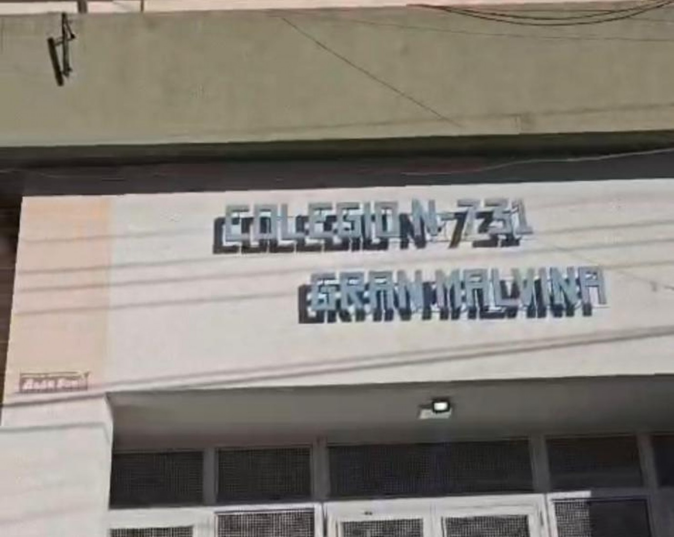 Amenazas de tiroteo: alumnos llevan los útiles en la mano o en bolsas en Comodoro