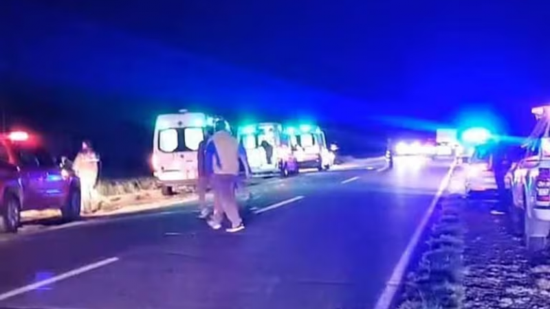 Tragedia en Ruta 38: una camioneta chocó a dos motos y murió un joven