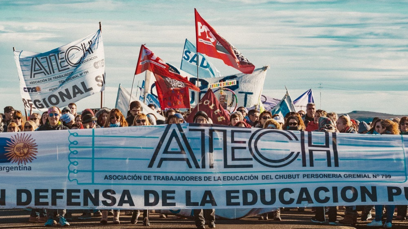 Docentes convocan a un paro provincial: "Es el momento de estar en la calle"