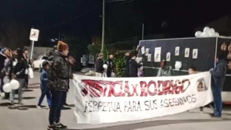 Neuquén: velas, lágrimas y un fuerte reclamo de justicia por Rodrigo Campos