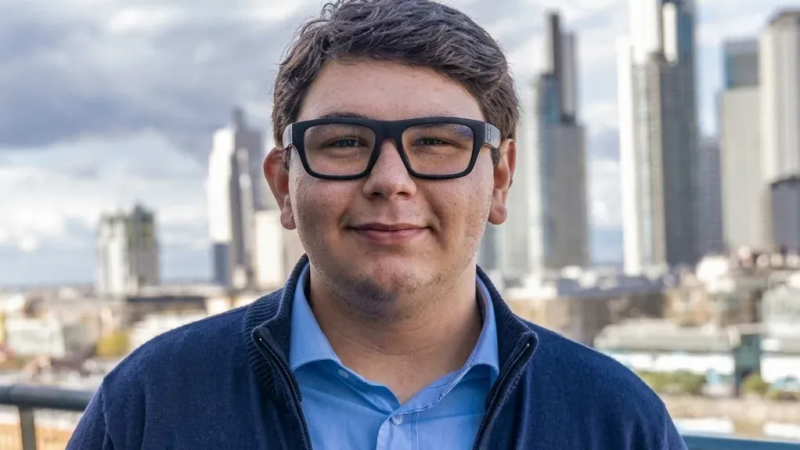 Un tuitero libertario sin experiencia en el rubro fue nombrado funcionario de Nucleoeléctrica Argentina y ganará $13 millones