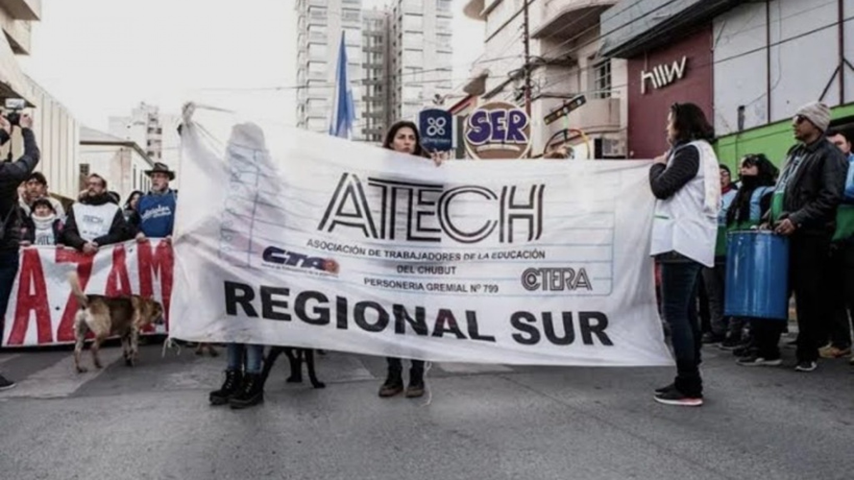 ATECH exige adelantar la paritaria para frenar la crisis salarial