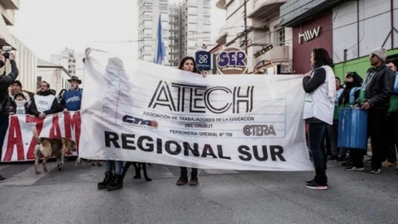 ATECH exige adelantar la paritaria para frenar la crisis salarial