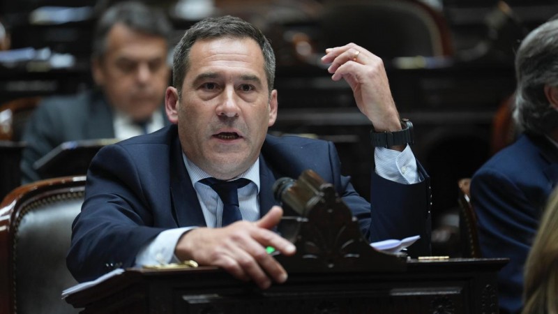 Luque advirtió sobre el riesgo del endeudamiento que impulsa el Gobierno de Chubut: "Se está hipotecando el futuro de la provincia"