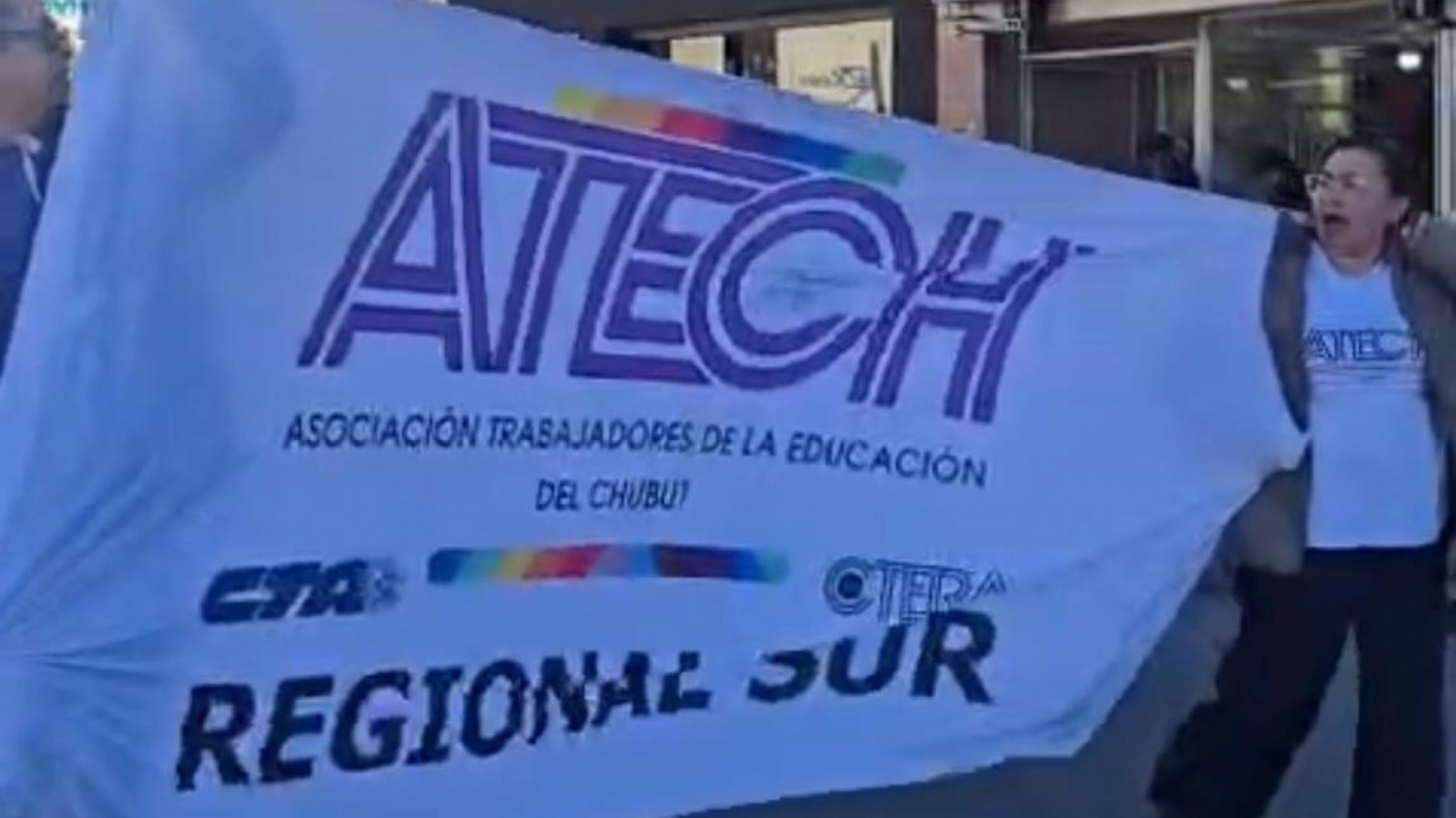 ATECh Sur movilizó y definirá un posible paro en los próximos días