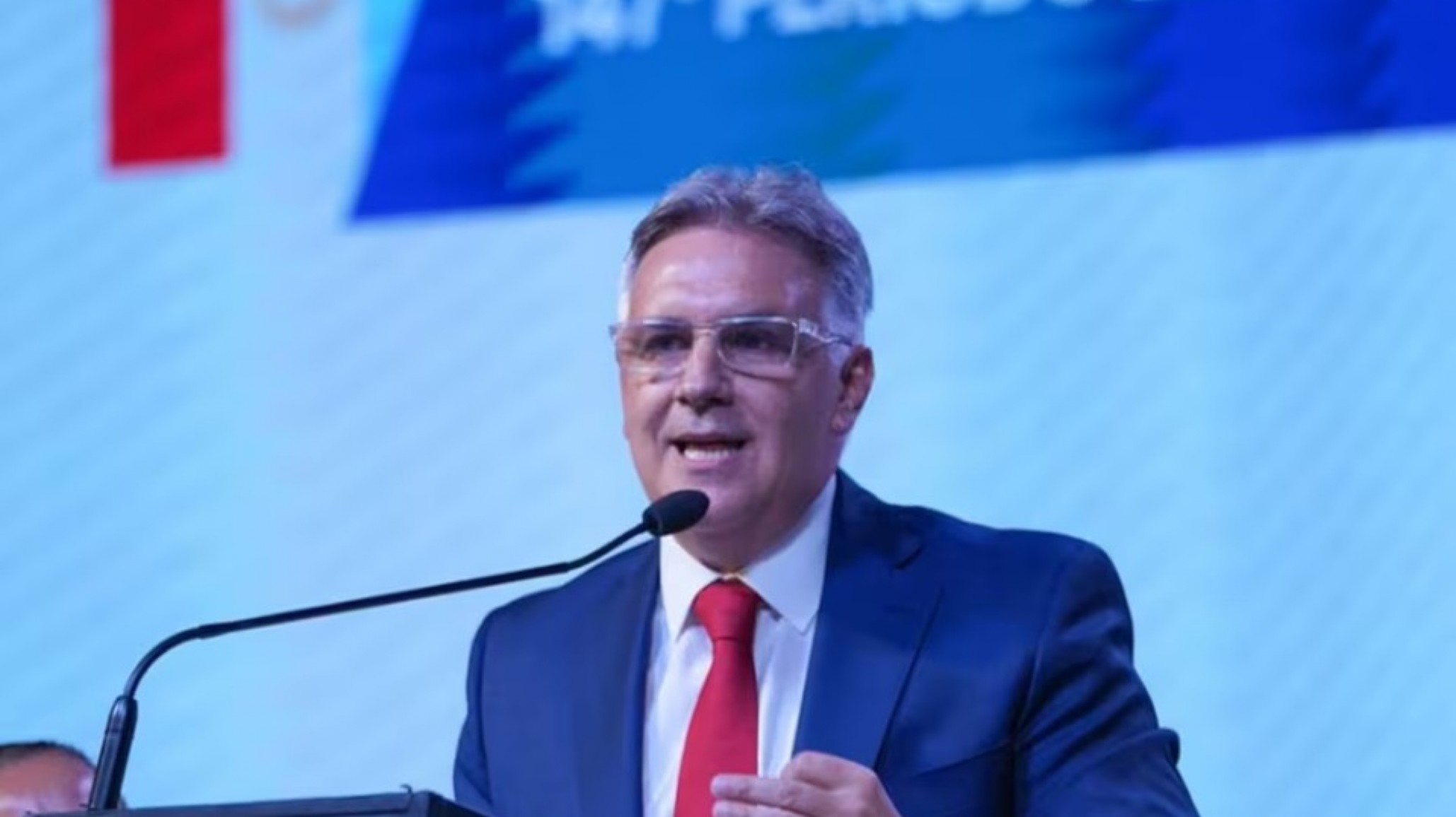 Córdoba se desmarca de Milei: Llaryora pacta un 40% de aumento con docentes y admite que la inflación no baja