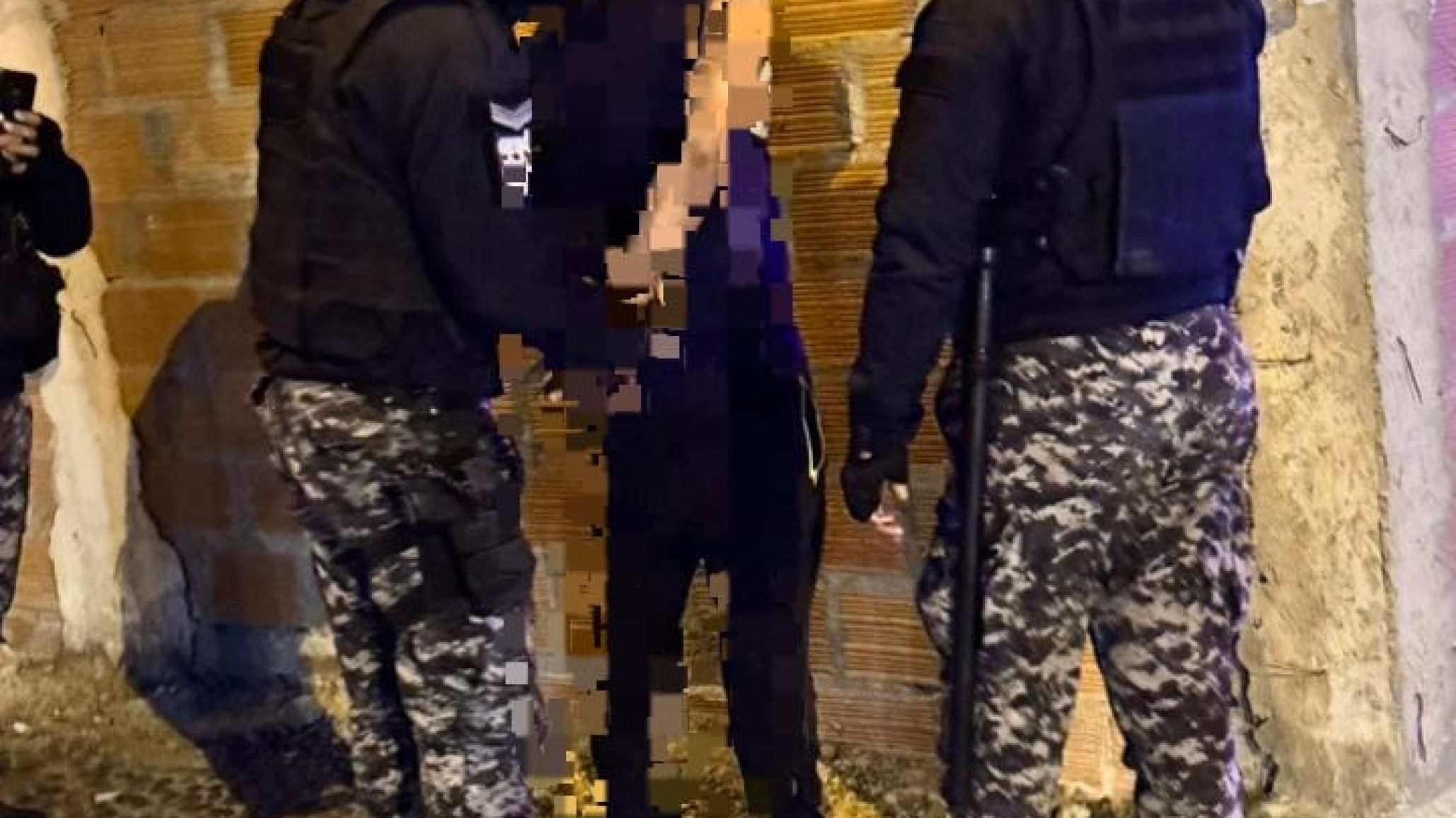 Comodoro: Fue a vengar la detención de su hermano y terminó golpeando a la mujer que lo denunció y a su familia