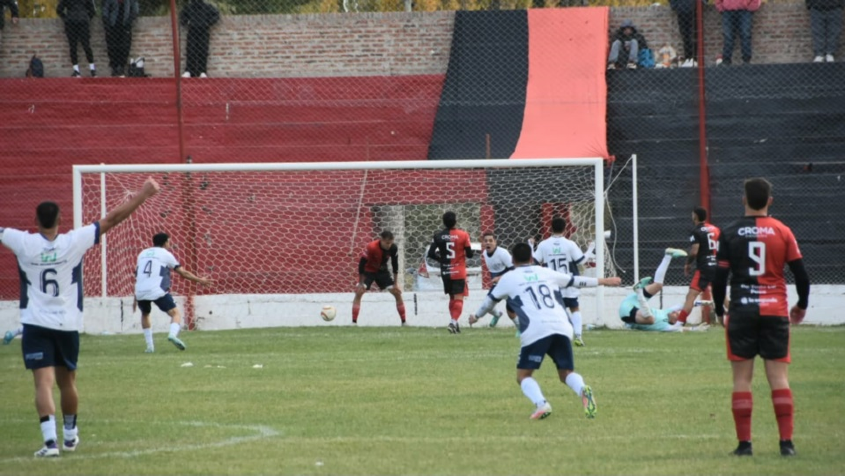Newbery le ganó 2-1 a Gaiman y se metió en la final del Provincial