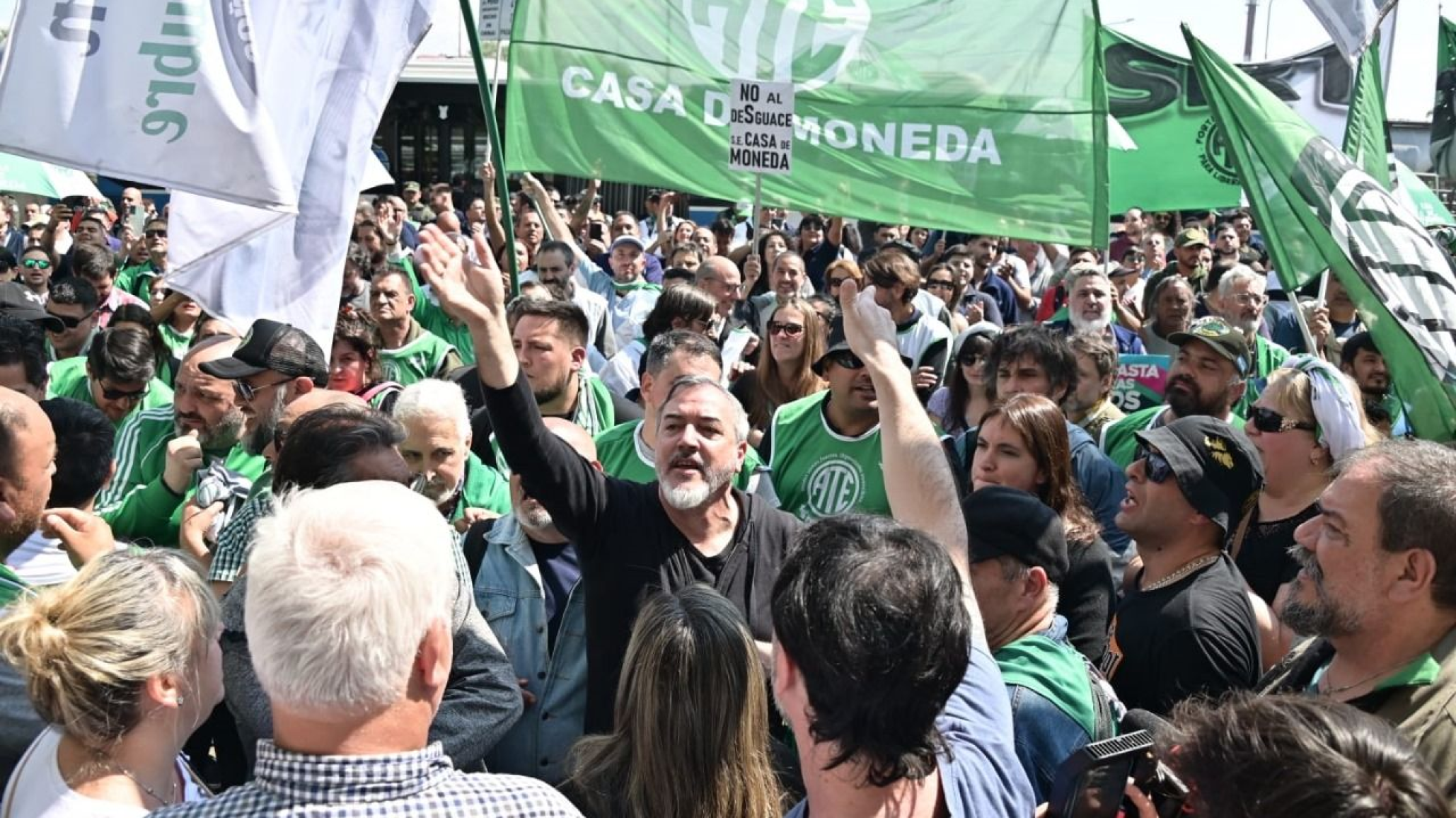 En medio del conflicto salarial, el Gobierno de Chubut licita seguros de vida por más de $12.400 millones