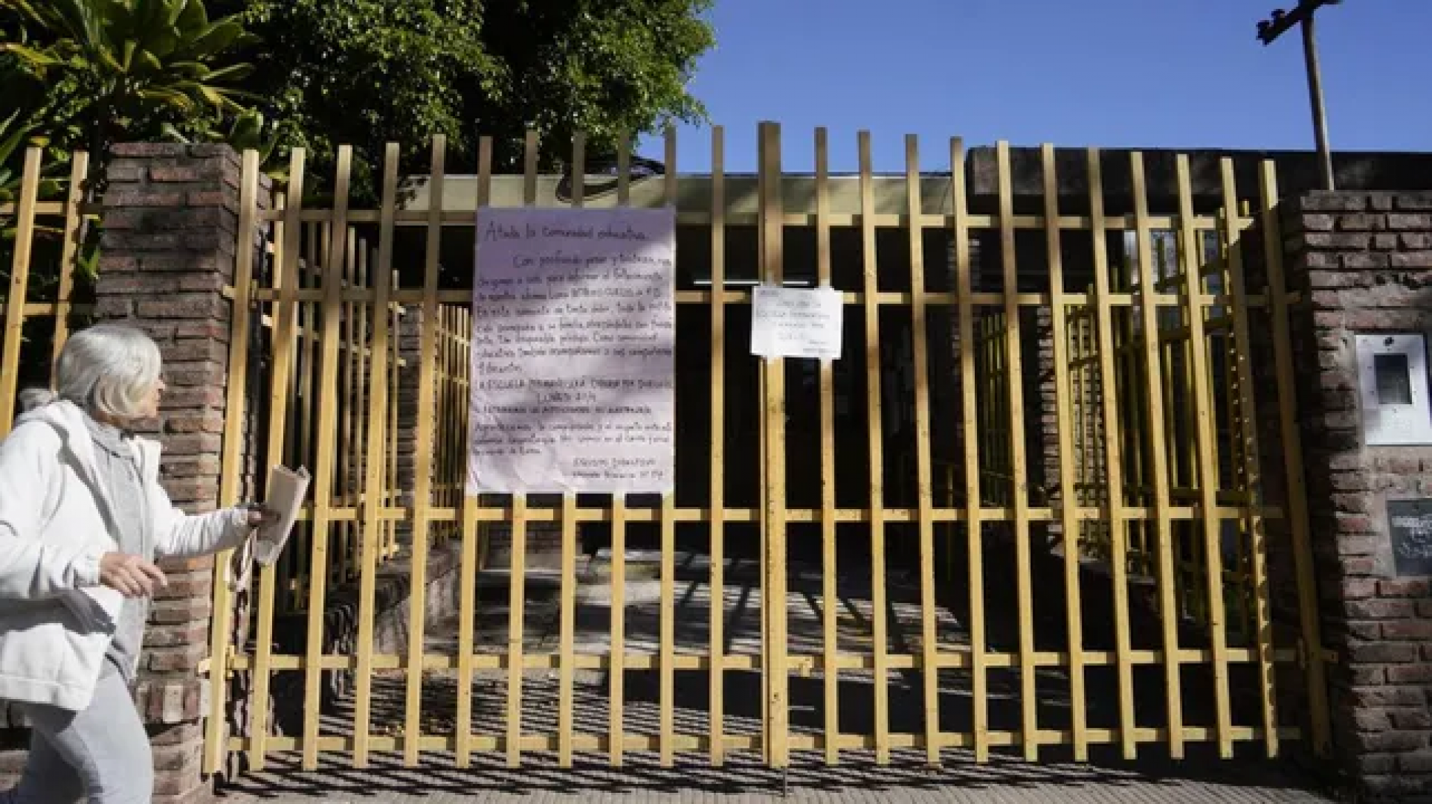 Tragedia: una nena de 6 años cayó en el patio de su escuela, sufrió un fuerte golpe y murió