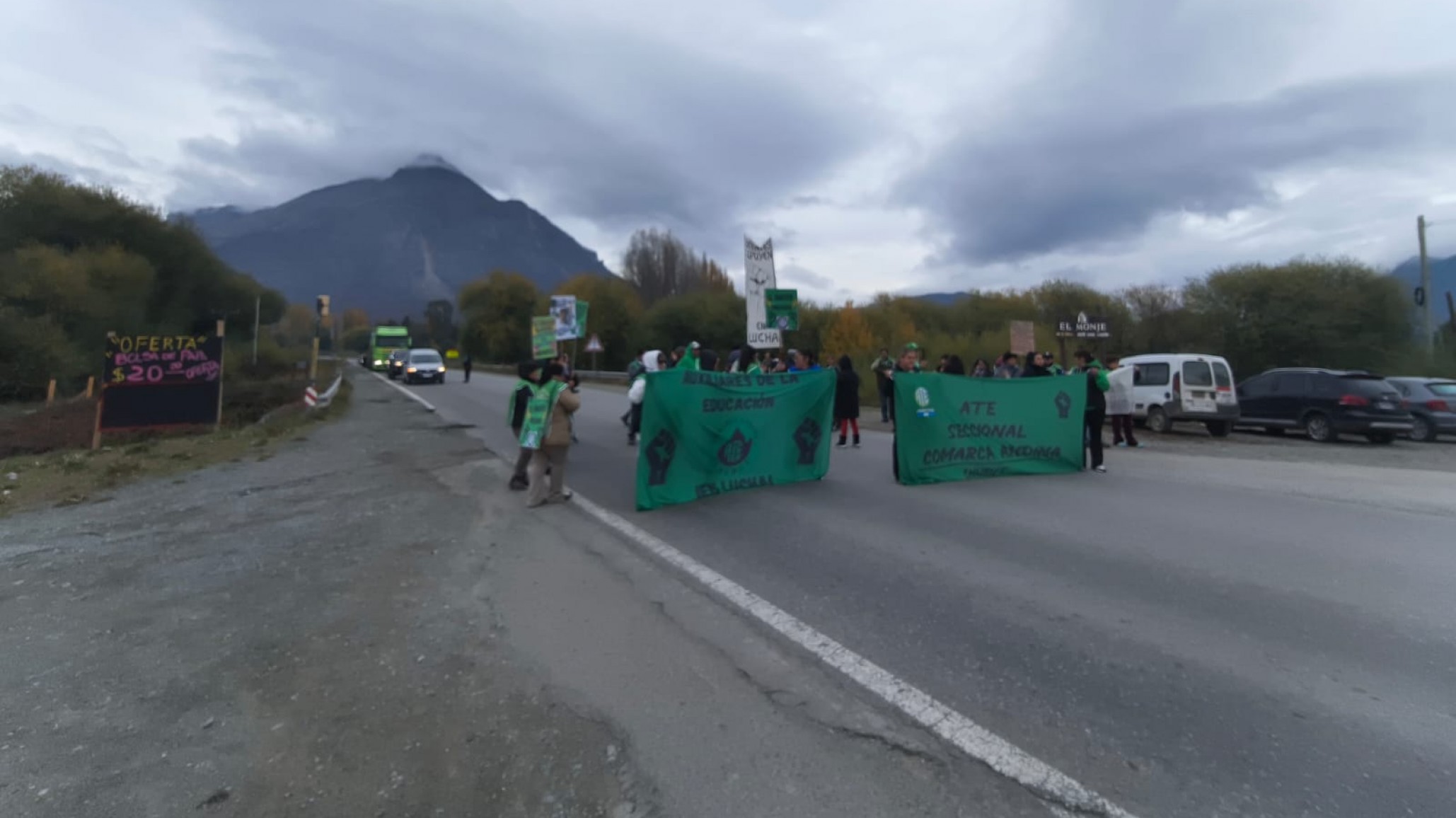 El reclamo de ATE se hace sentir en la cordillera con un corte total de ruta en El Hoyo