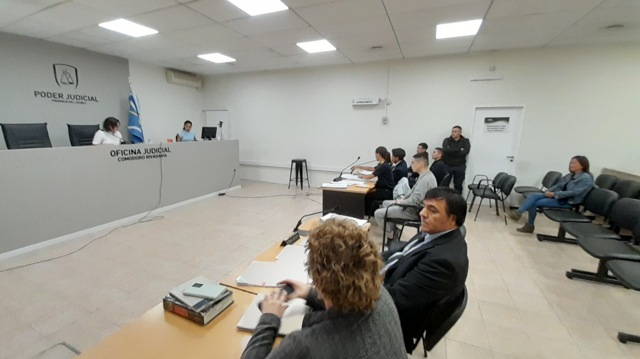 Mantienen la prisión preventiva de un condenado por robar a tres menores en una parada de colectivo