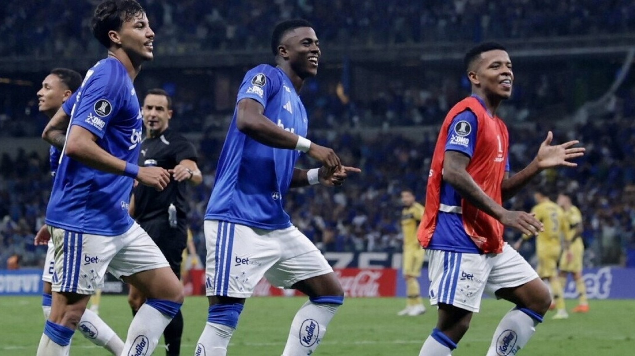 Boca perdió en Brasil ante Cruzeiro en un partido marcado por una expulsión polémica