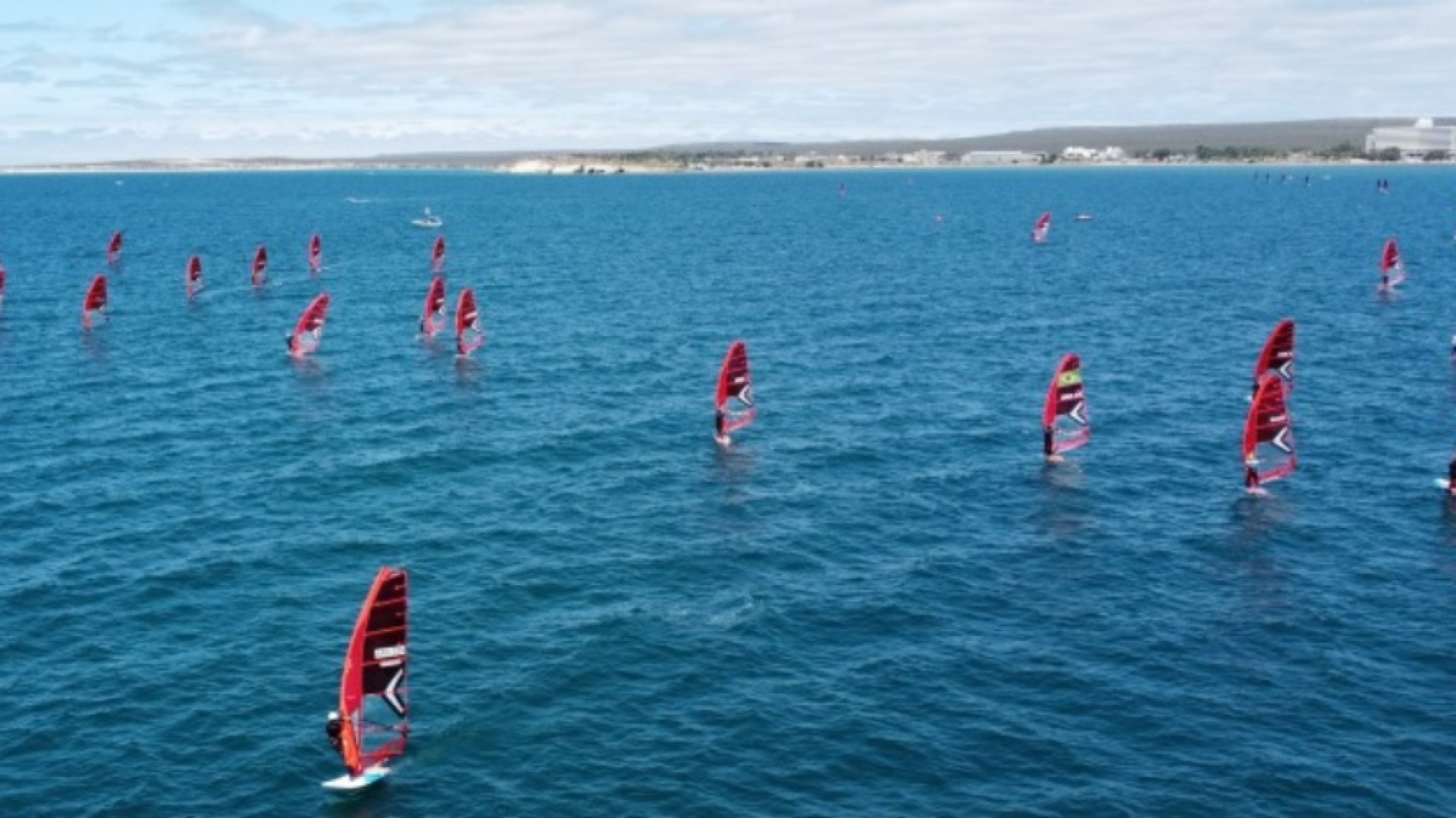 Puerto Madryn: Un windsurfista murió tras sufrir un colapso en el mar