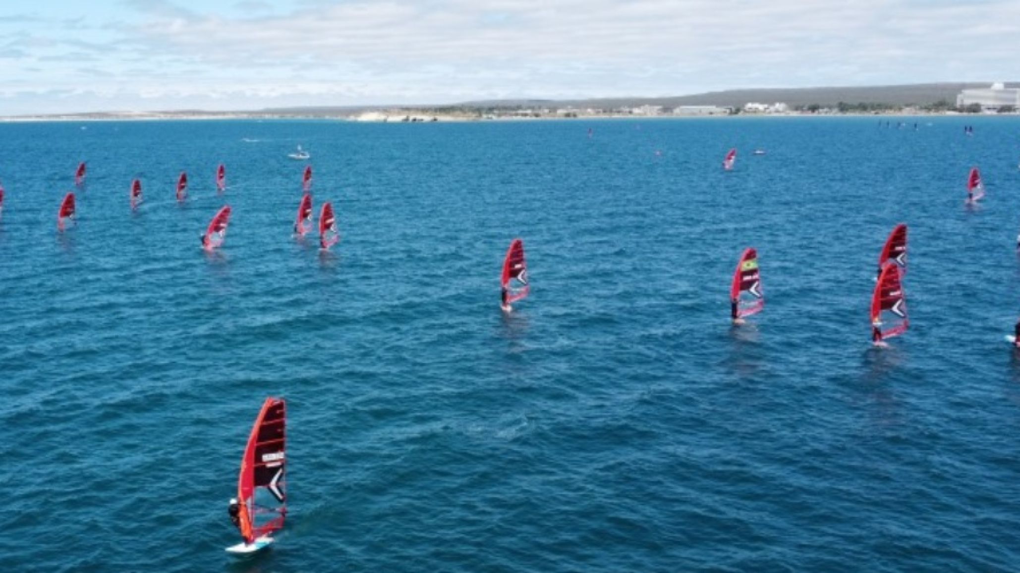 Puerto Madryn: Un windsurfista murió tras sufrir un colapso en el mar