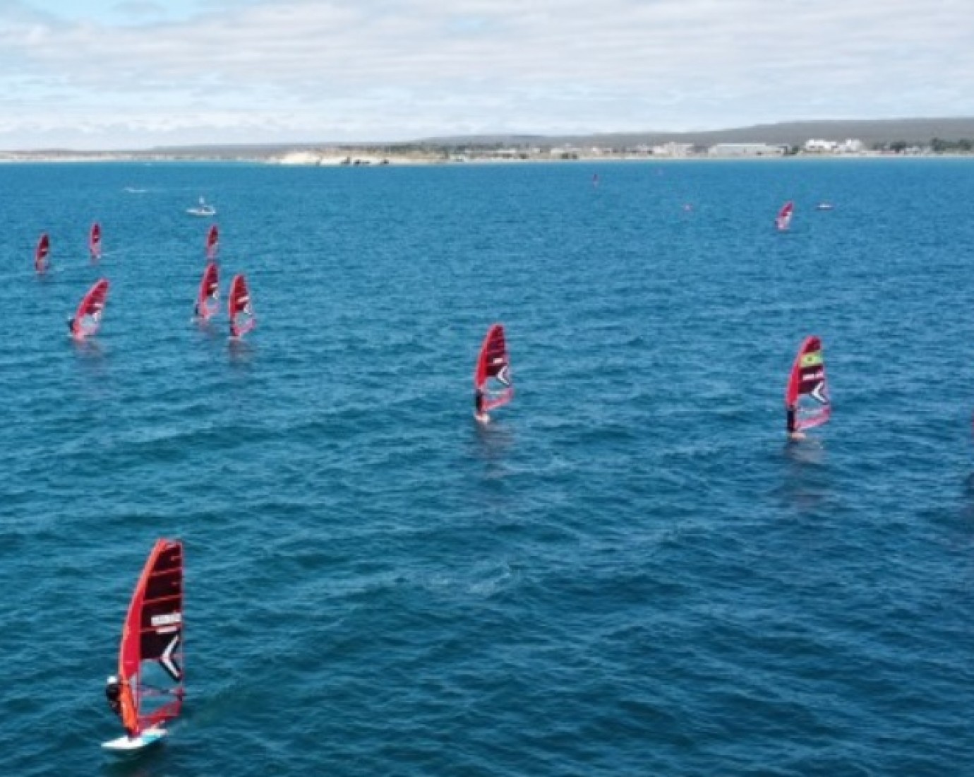 Puerto Madryn: Un windsurfista murió tras sufrir un colapso en el mar