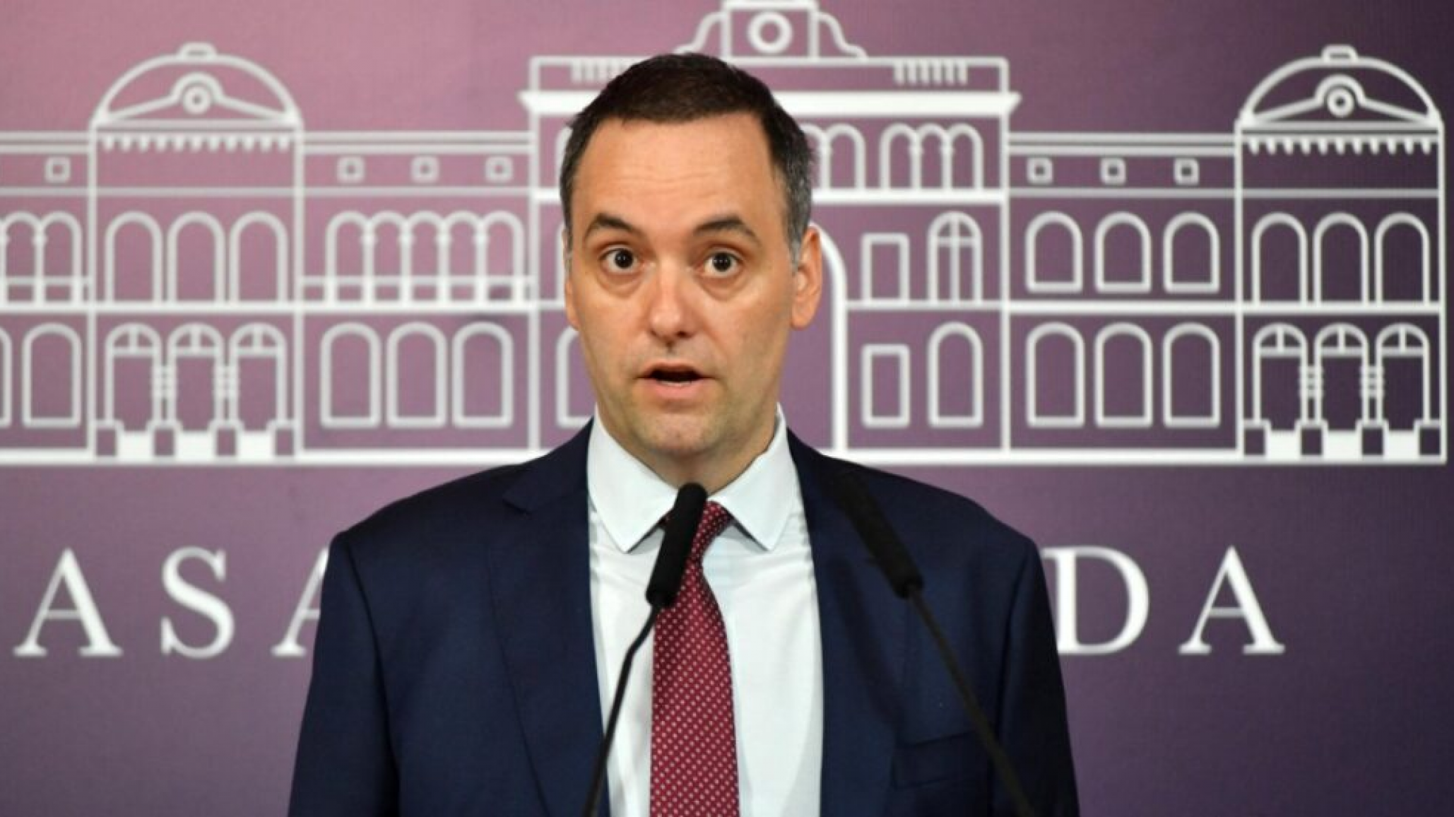 El Gobierno reabre la sala de prensa tras su cierre