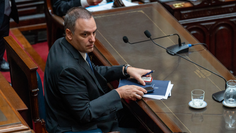 "No voy a renunciar": Adorni volvió a defenderse de las acusaciones
