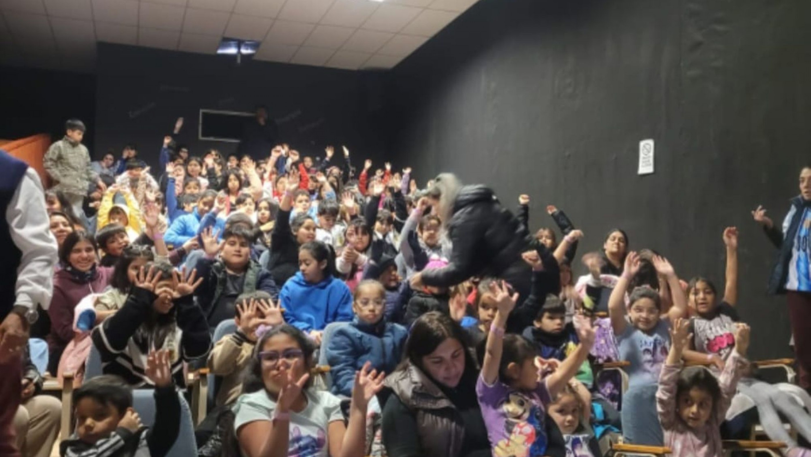 Más de 150 niños disfrutaron de una función de cine gratis organizada por el PJ de Río Mayo
