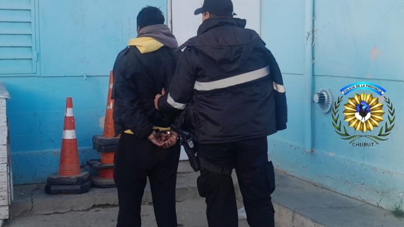 El colmo del prófugo: Se presentó solo en la comisaría y saltó que tenía pedido de captura
