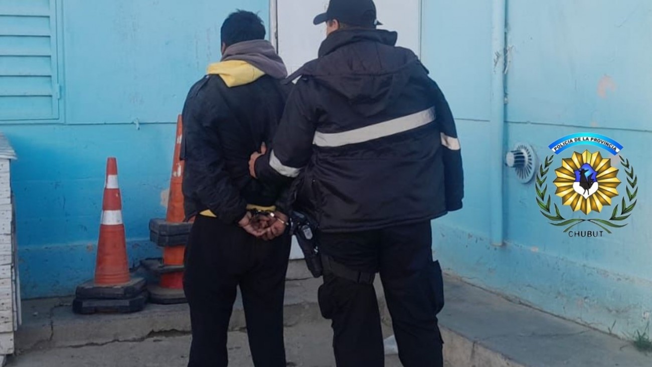 El colmo del prófugo: Se presentó solo en la comisaría y saltó que tenía pedido de captura