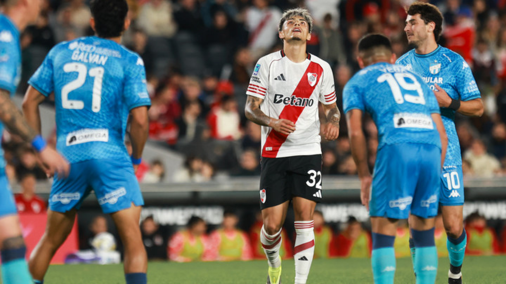 River cayó ante Atlético Tucumán, pero igual avanzó segundo a octavos