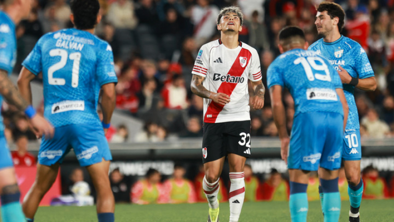 River cayó ante Atlético Tucumán, pero igual avanzó segundo a octavos