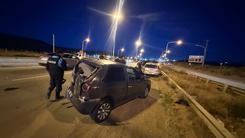 Choque en la Ruta 3: tres vehículos involucrados y una mujer lesionada en Comodoro
