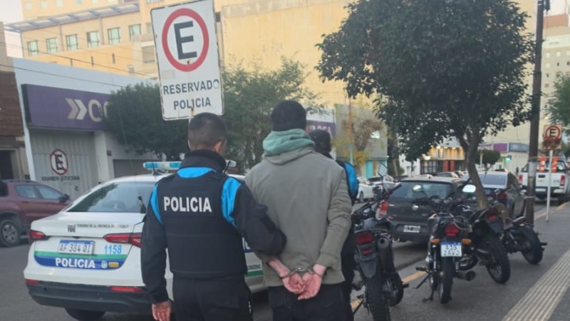 Fue a la comisaría para regularizar su situación y terminó detenido: tenía un pedido de captura