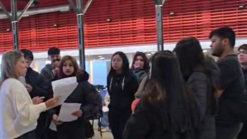 Fuerte demanda laboral: más de 500 jóvenes se postularon en McDonald's