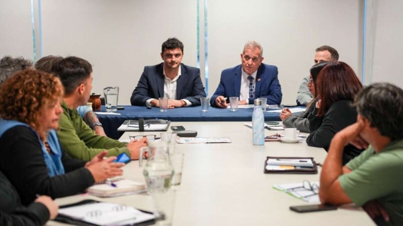 Sueldos docentes: Acuerdo por mayoría garantiza que los salarios le ganen a la inflación