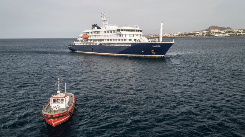 Alerta sanitaria: evacúan en Canarias a pasajeros del crucero con brote de hantavirus que partió desde Ushuaia