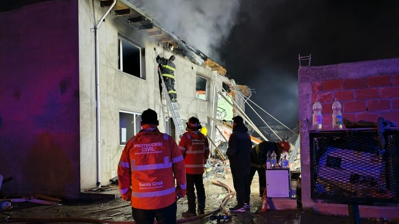 Tragedia en Perito Moreno: una explosión destruyó una vivienda y dejó tres muertos