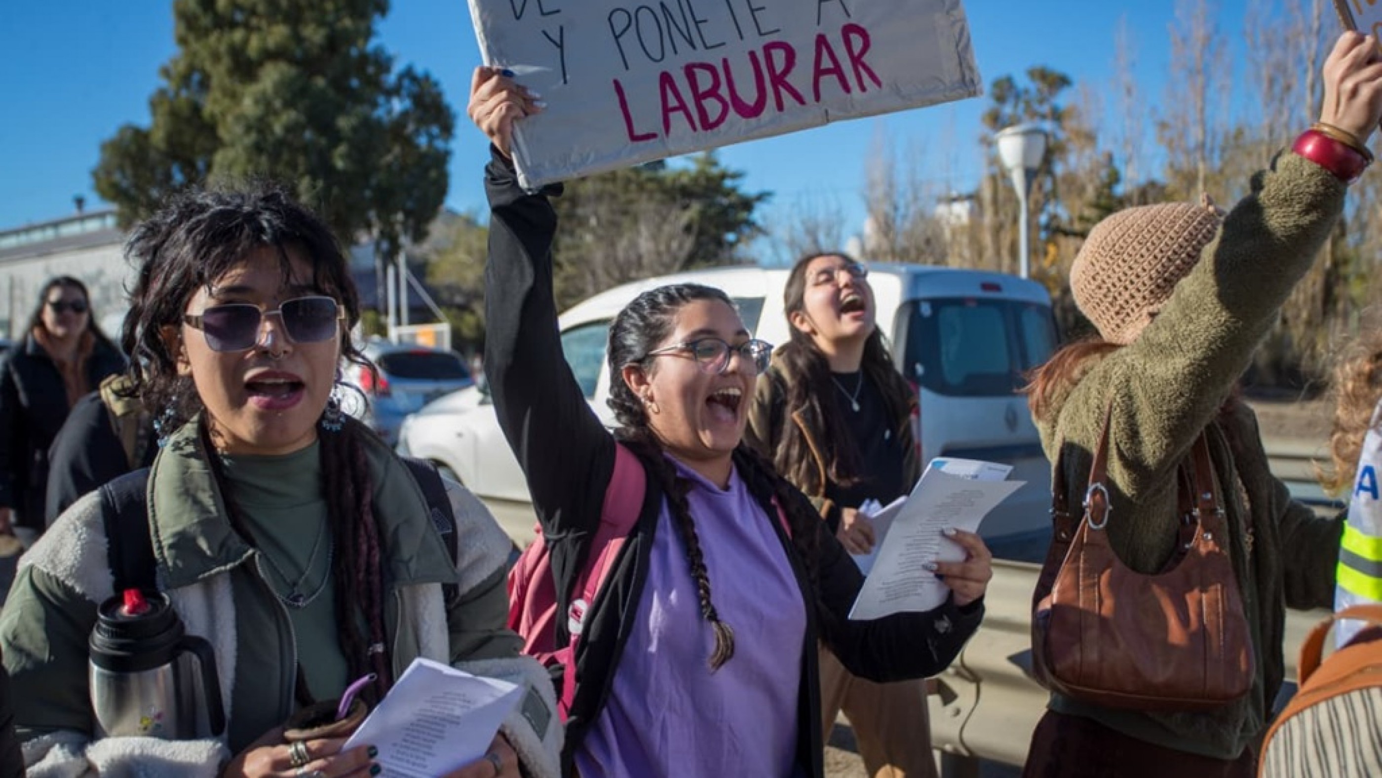 "No llegamos a fin de mes": el crudo relato de los docentes en la marcha universitaria