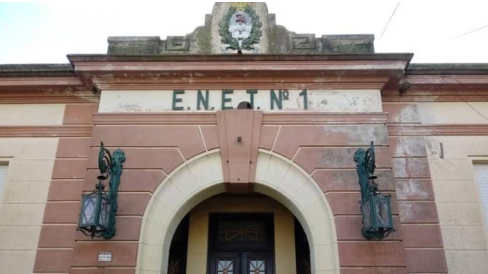 Una preceptora se "patinó" 50 mil dólares destinados a un viaje a El Bolsón: el engaño