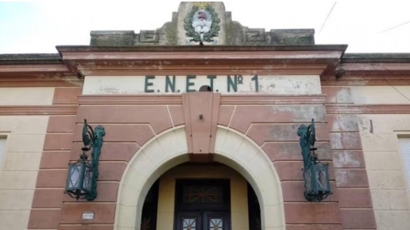 Una preceptora se "patinó" 50 mil dólares destinados a un viaje a El Bolsón: el engaño