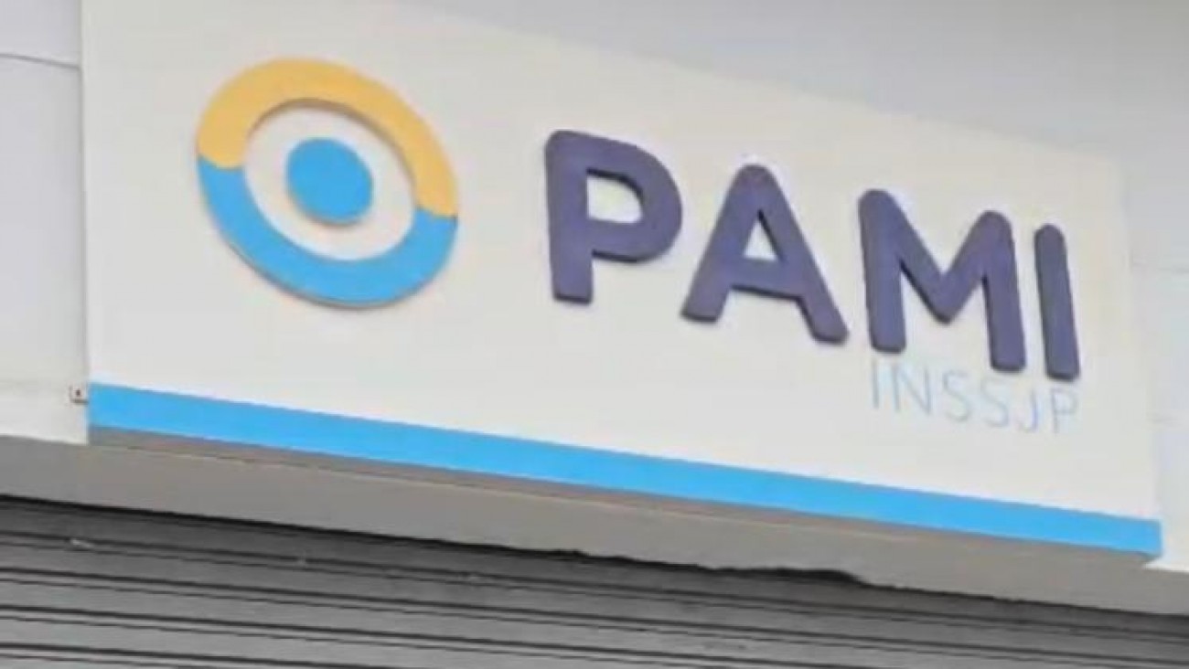 Jubilados en Lucha juntan firmas para exigir la normalización del PAMI