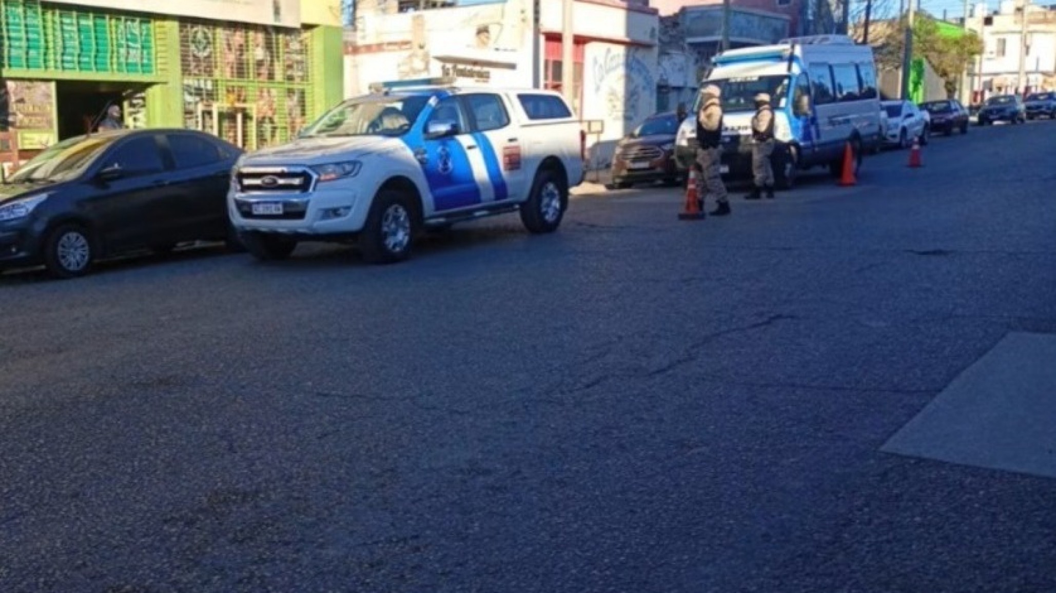 Allanamiento en pleno centro de Comodoro: fuerte operativo de Prefectura en el local de Remar