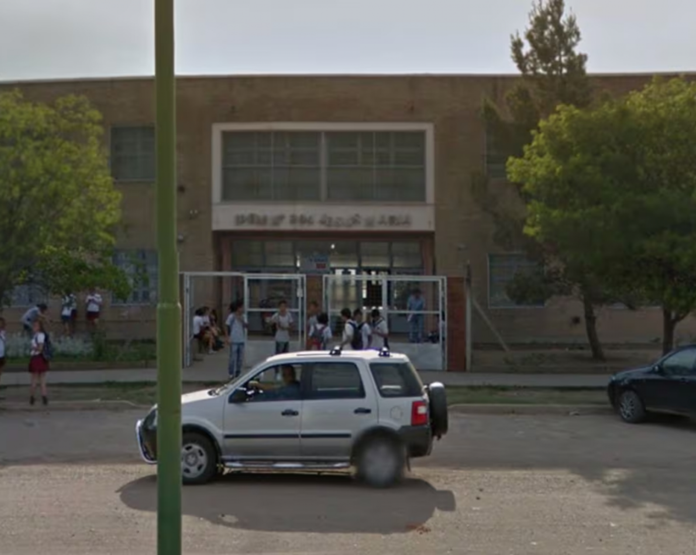 Córdoba: una alumna de 15 años murió tras caerle un arco de fútbol encima durante el recreo