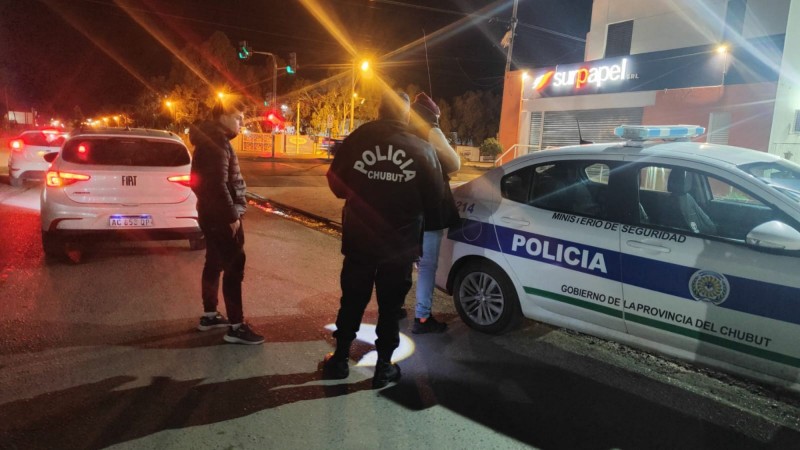 Comodoro Rivadavia: identificaron a un hombre porque se estaba peleando en la vía pública y descubrieron que tenía pedido de captura vigente