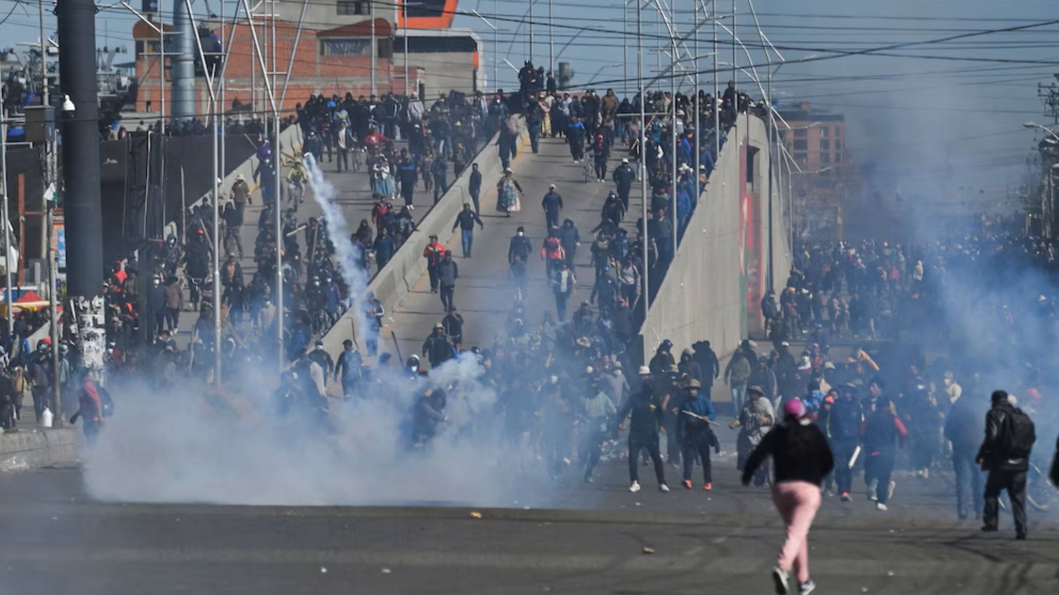 Crisis en Bolivia: La Paz sigue bloqueada pese al operativo militar y crece la tensión social