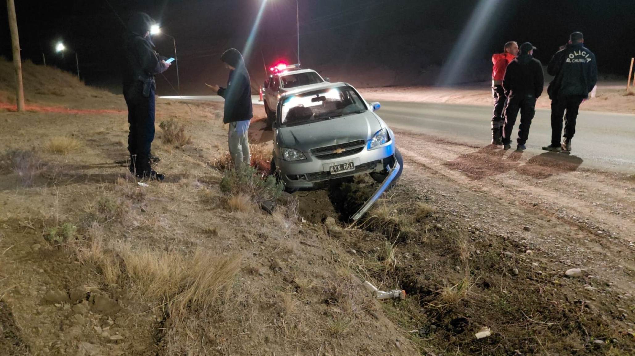 Despiste en el Cerro Chenque: conductor dio positivo en alcoholemia y sufrió daños en su auto