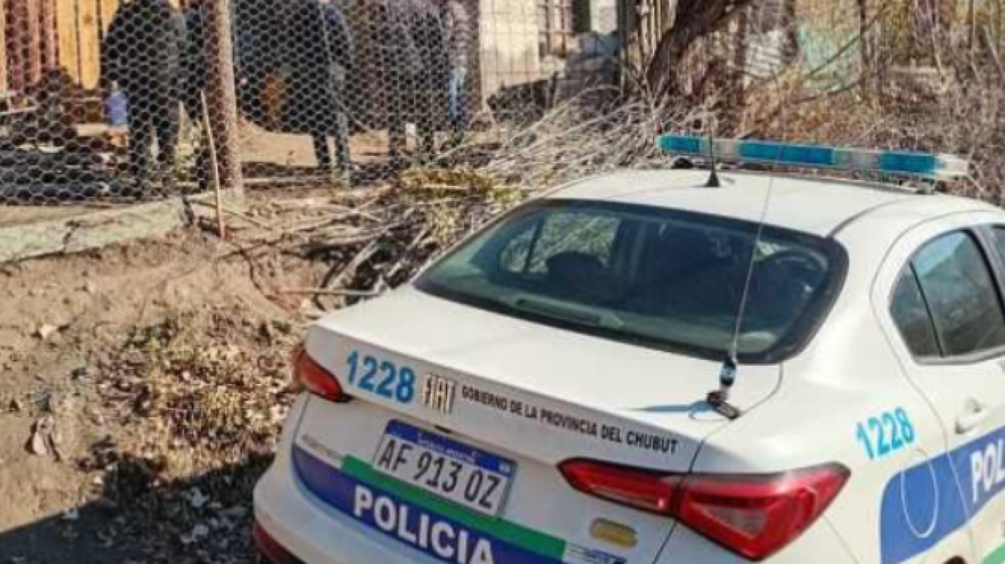 Un hombre lucha por su vida tras ser apuñalado en el cuello por su pareja
