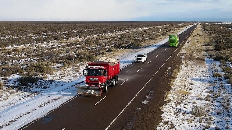 Rutas seguras contra el hielo y la nieve: Se activó el megaoperativo invernal en Chubut